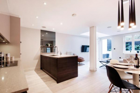 Homely and Chic 2 Bed Apartment with Garden Patio